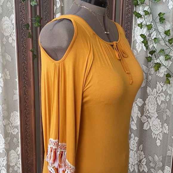 ๐ Fringe Detail Tunic ๐ - Picture 2 of 7